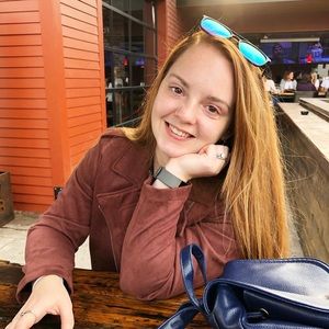 Meet your Posher, Laura